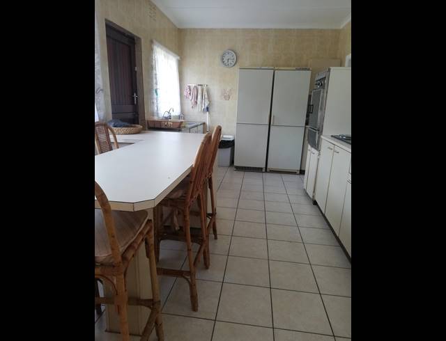 5 BEDROOM HOUSE FOR SALE IN UVONGO
